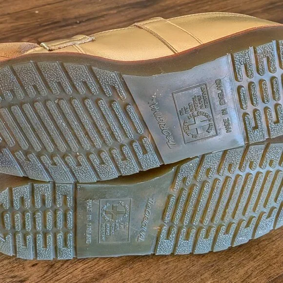 Dr Doc Martens Abril Mary Jane Loafer Tassel Kiltie Women's Size 8 Metallic Gold - Picture 6 of 7